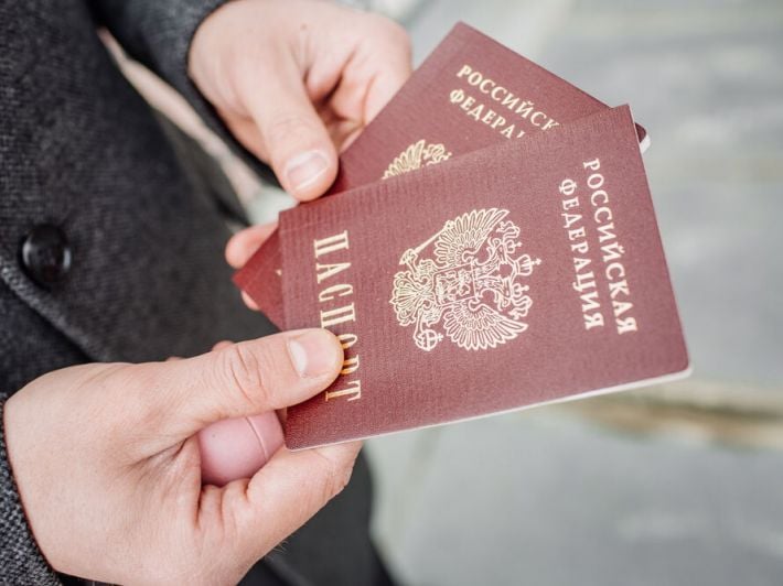 В Мелитополе оккупанты устраивают проверку паспортного режима по ночам – идут по списку