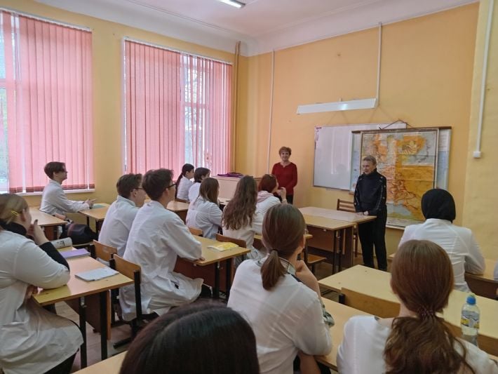 Студентов Мелитопольского медколледжа заставляют оказывать помощь раненым оккупантам